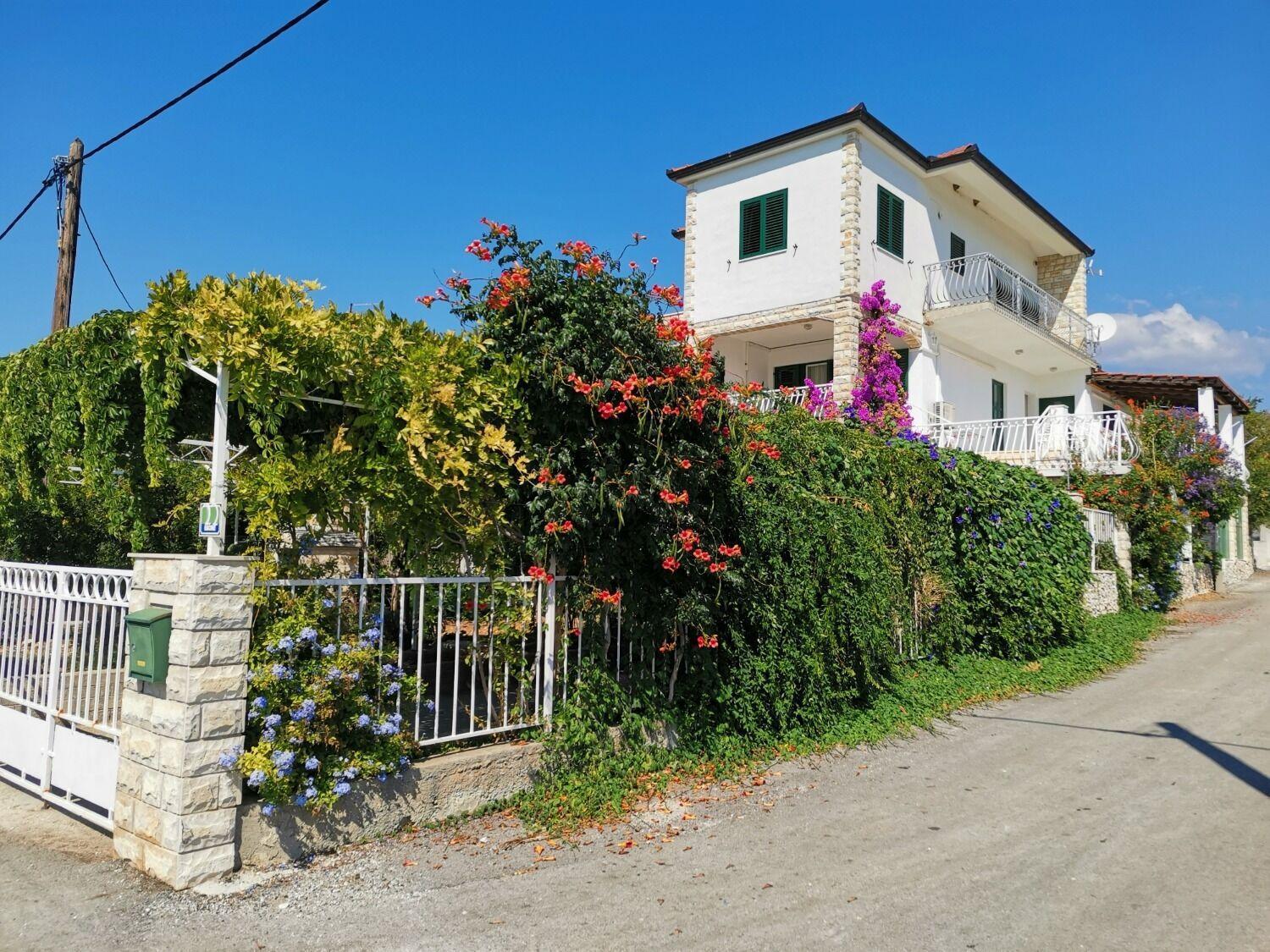Apartments Srdan Vinisce Exterior photo